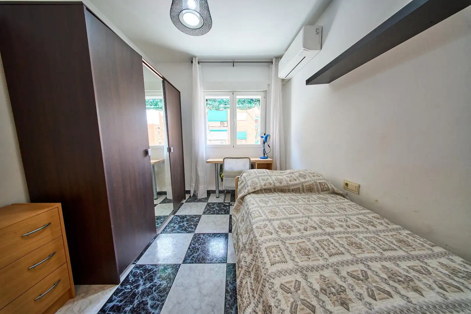 Schlafzimmer von Wohnung zur Miete in Granada