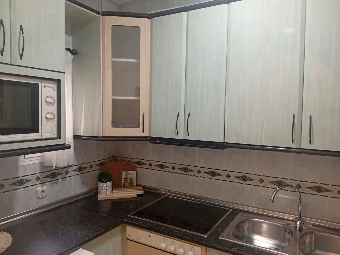 Cocina de Estudio de alquiler en Málaga con Terraza, Amueblado y Piscina comunitaria