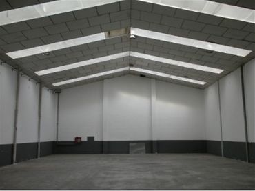 Industrial building to rent in Centre