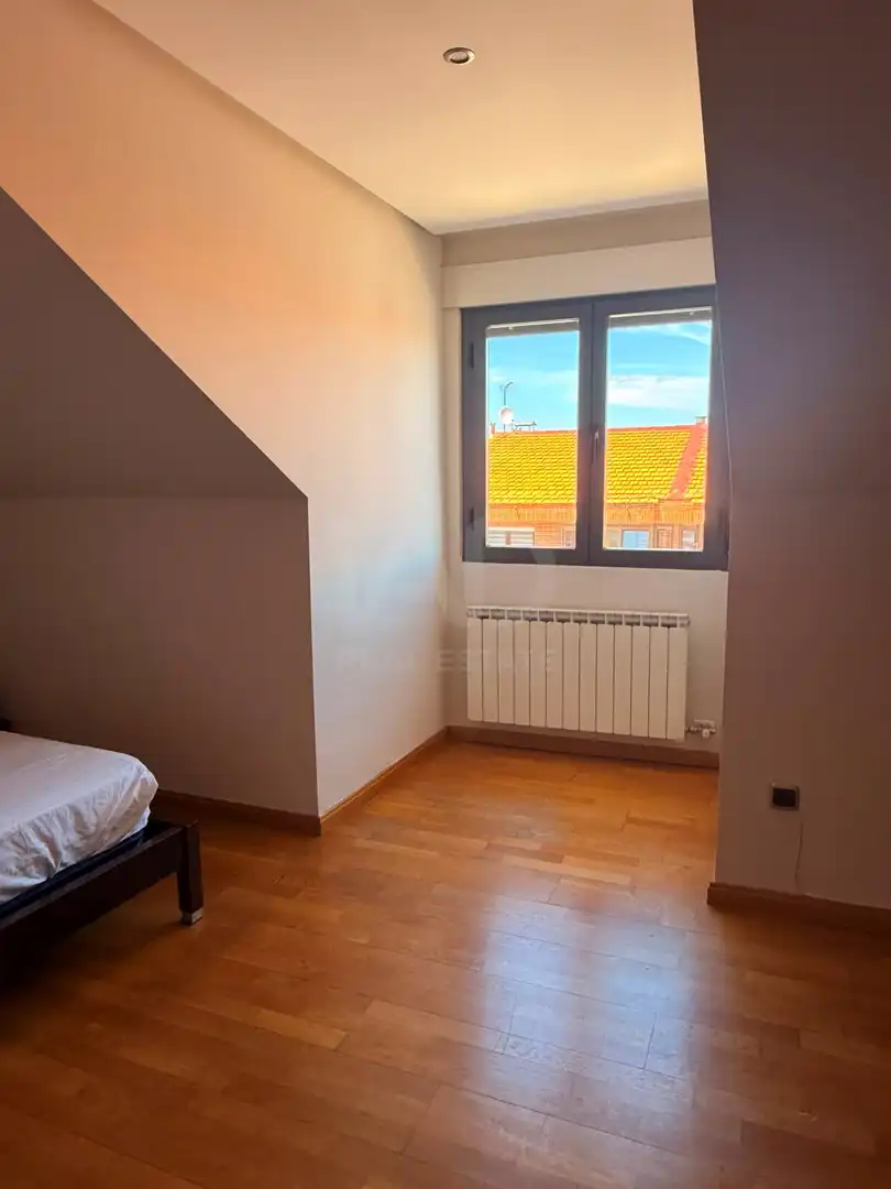 Bedroom of Duplexes for sale in Villaquilambre  with Heating