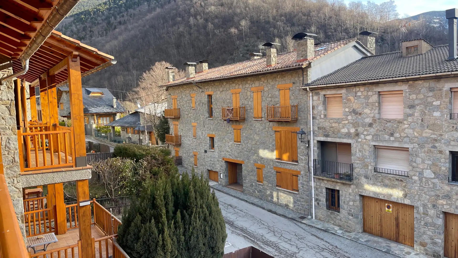 Vista exterior de Àtic en venda en Setcases amb Calefacció, Parquet i Traster