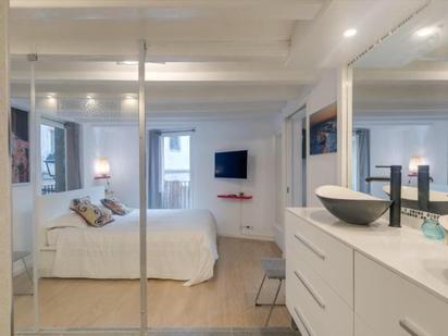 Bedroom of Flat for sale in  Barcelona Capital  with Heating, Furnished and Oven
