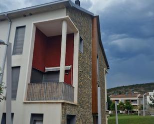 Vista exterior de Dúplex en venda en Sabiñánigo amb Calefacció, Jardí privat i Terrassa