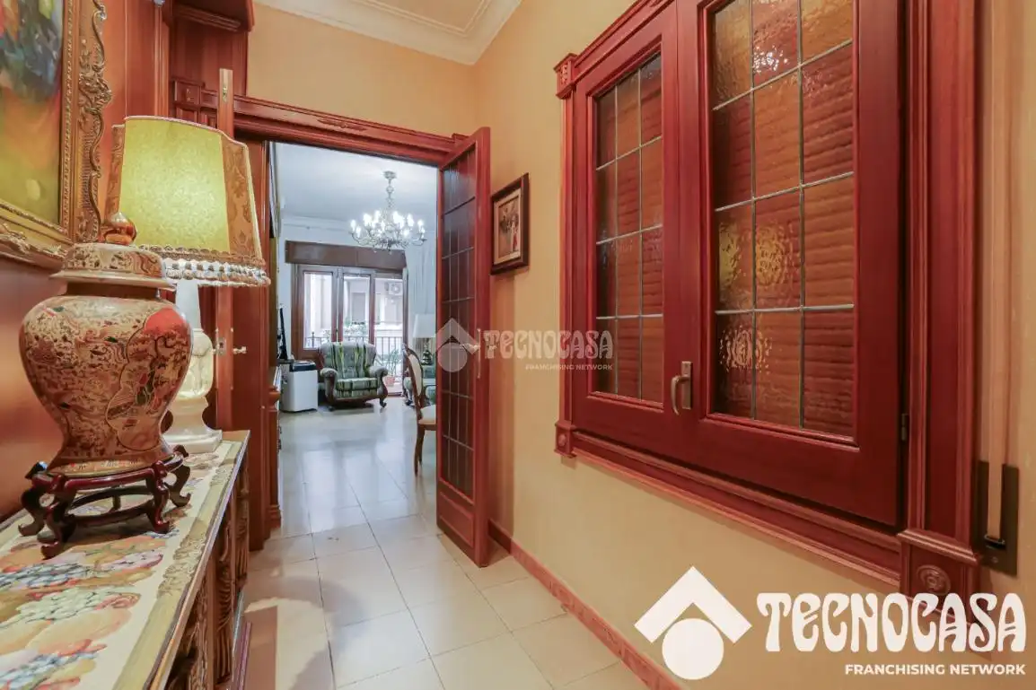 Piso en venta en Barcelona con Calefacción y Balcón