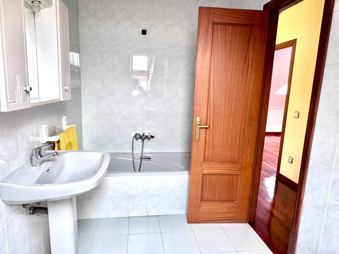 Baño de Dúplex en venta en Reocín con Calefacción, Trastero y Amueblado