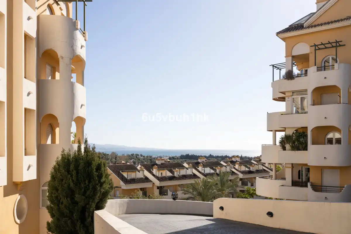 Apartament amb piscina en venda a Nueva Andalucía, imagen 2