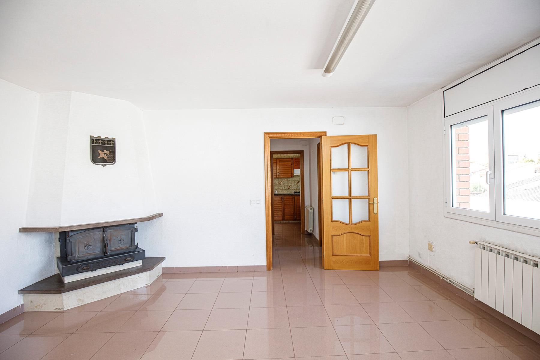 Casa adosada en venda en Salt amb Calefacció, Terrassa i Traster