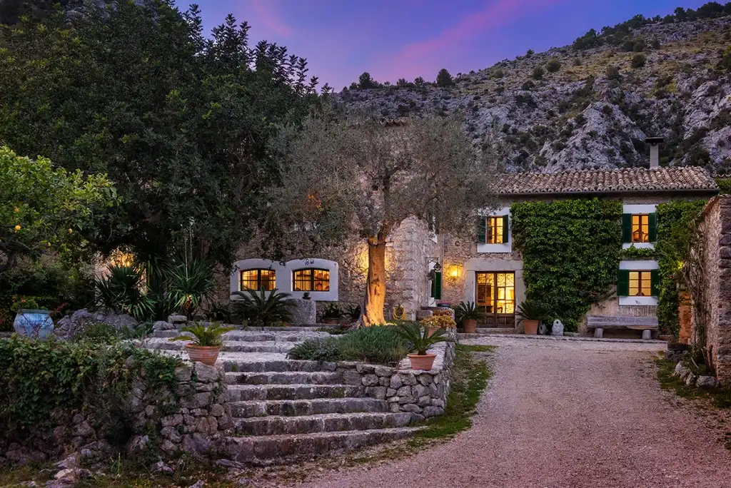 Vista exterior de Finca rústica en venda en Escorca amb Aire condicionat, Calefacció i Jardí privat