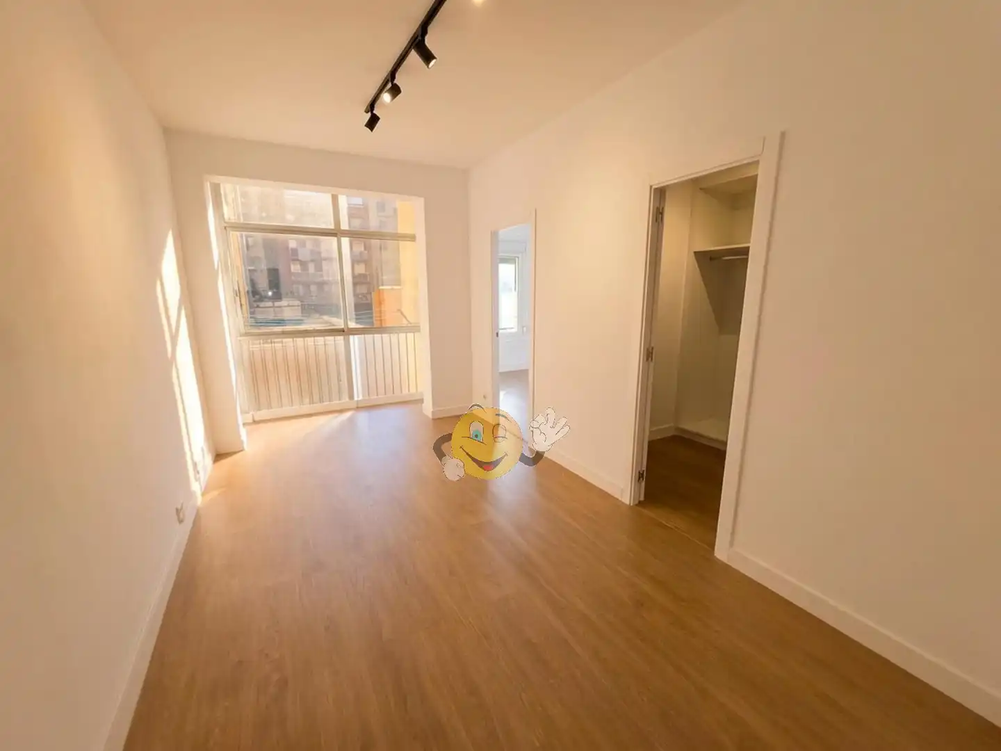 Piso con terraza en venta en Entença