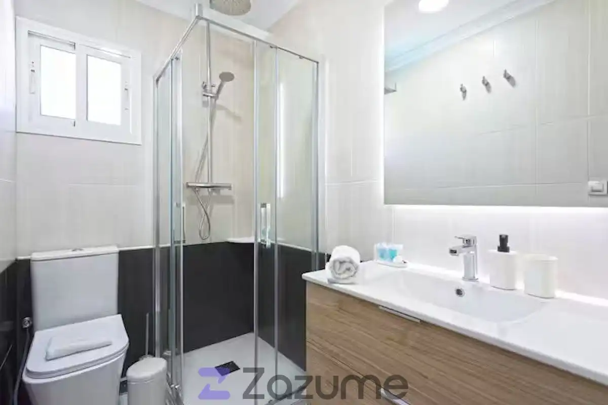 Baño de Piso de alquiler en Fuengirola con Aire acondicionado, Parquet y Piscina