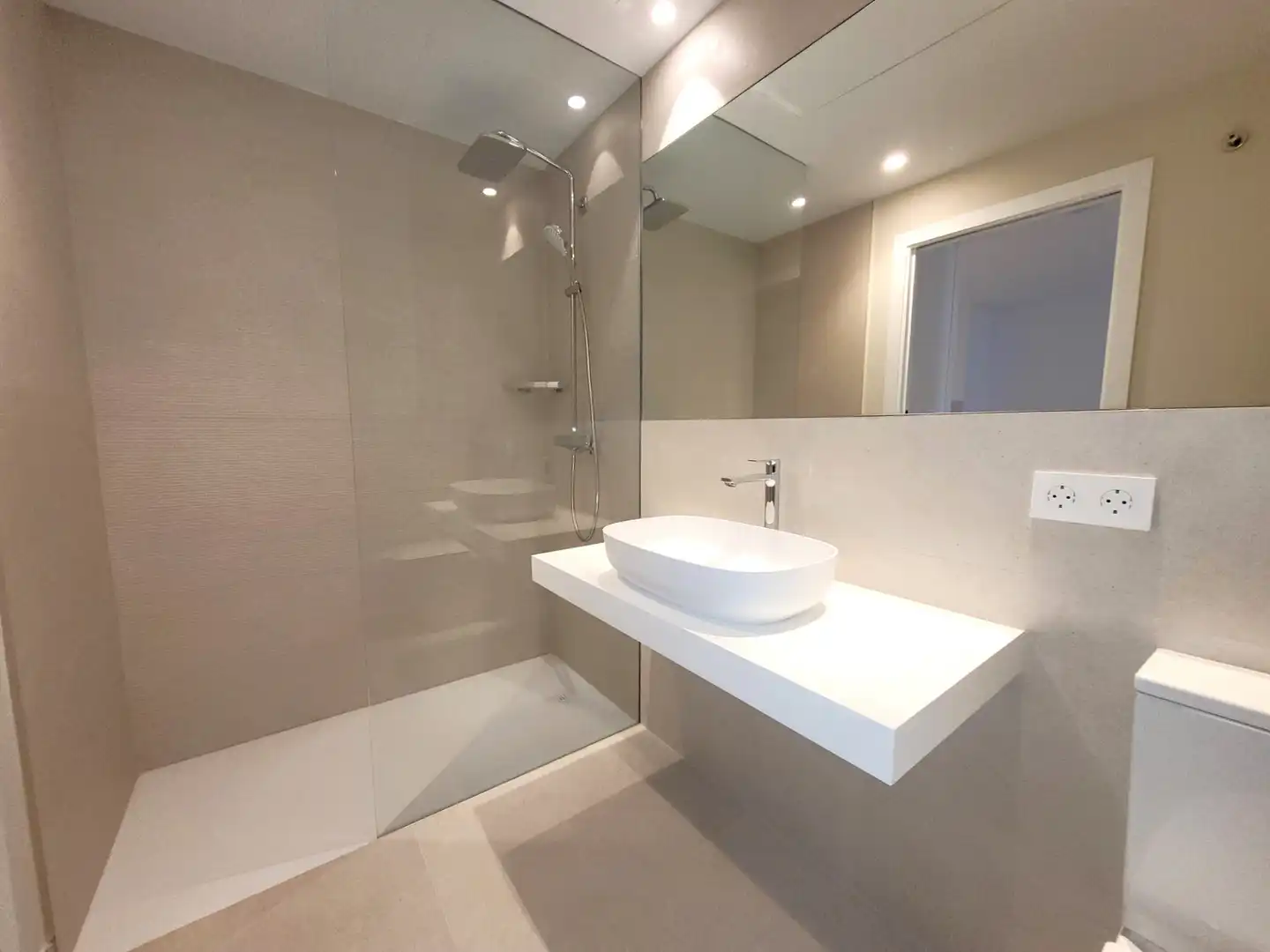 Bathroom of Flat for sale in Palamós  with Air Conditioner, Heating and Terrace