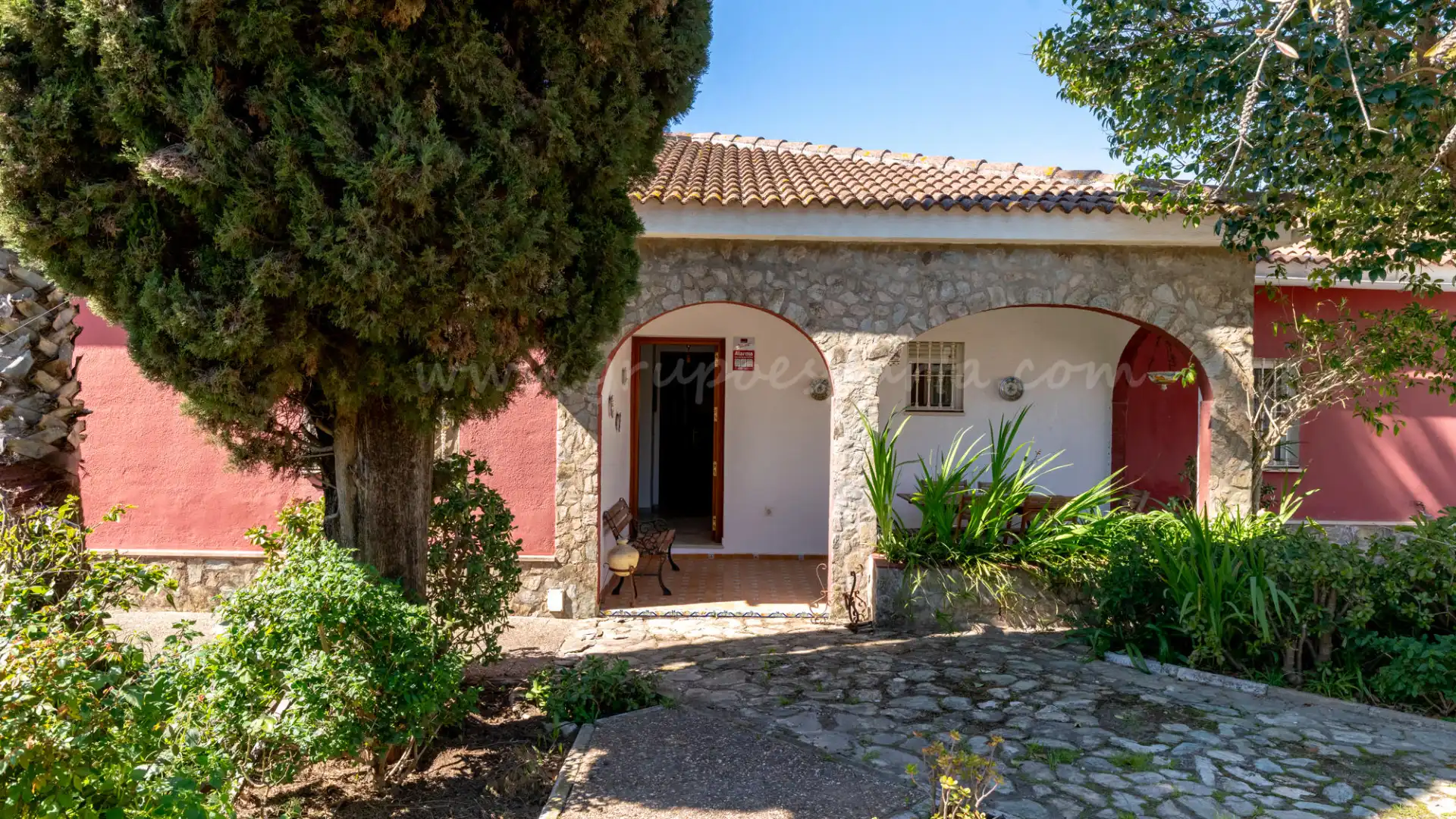 Vista exterior de Casa o xalet en venda en Villanueva del Ariscal amb Aire condicionat, Calefacció i Jardí privat