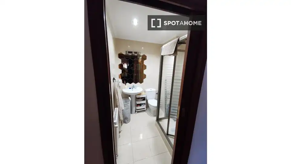 Bany de Apartament per a compartir en Ibarra amb Aire condicionat, Terrassa i Moblat