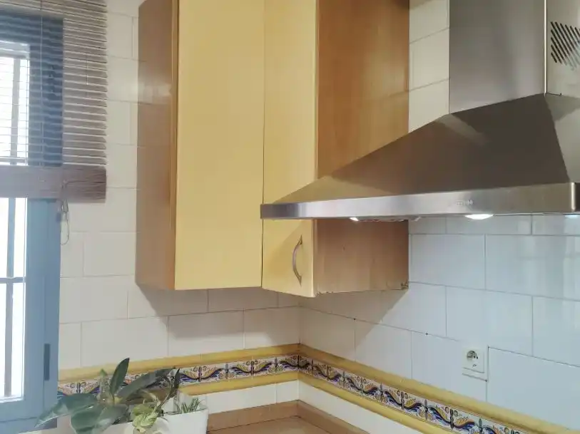 Kitchen of Flat for rent in Sevilla  with Air Conditioner and Private garden