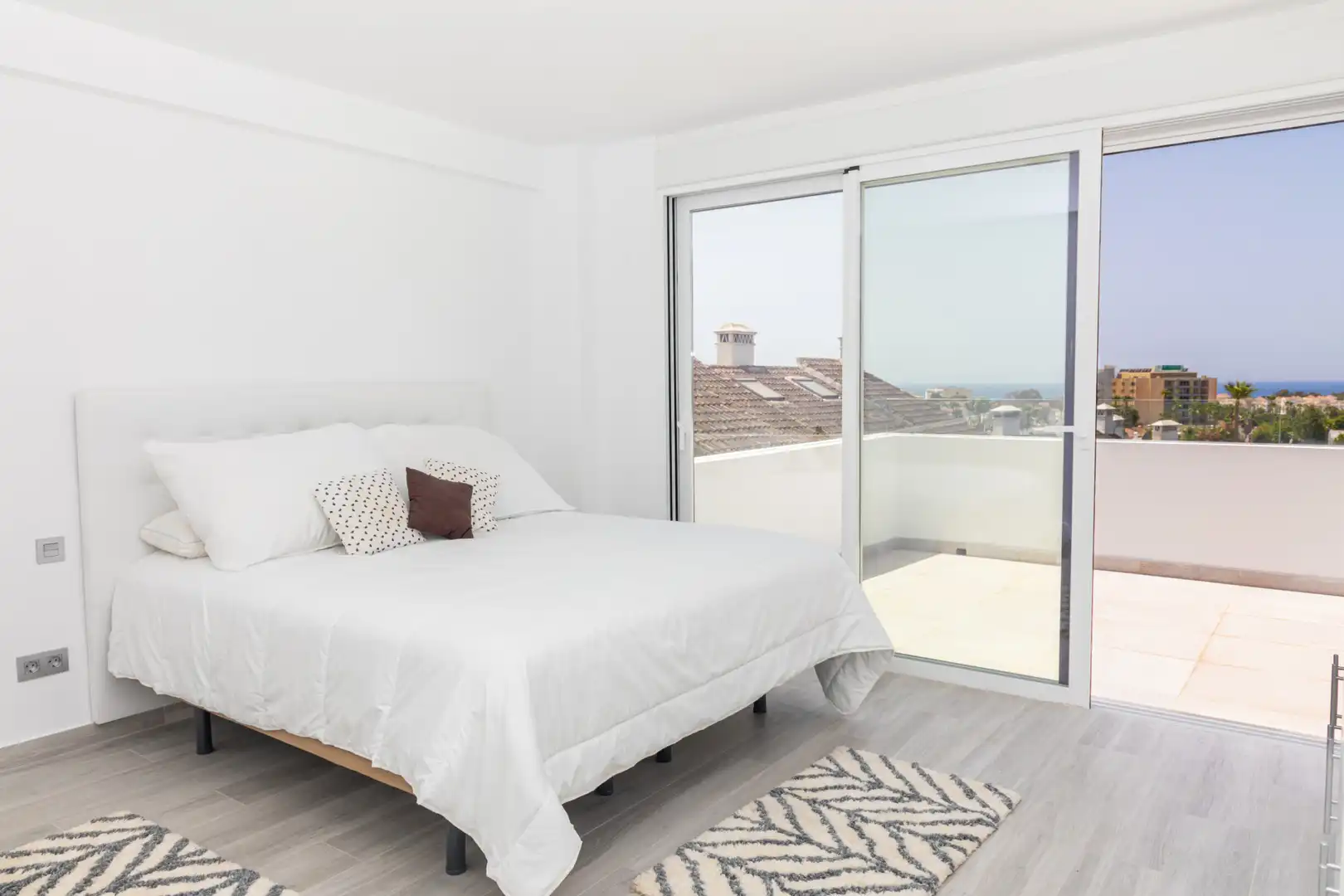 Bedroom of Detached homes for rent in Estepona  with Air Conditioner, Private garden and Terrace
