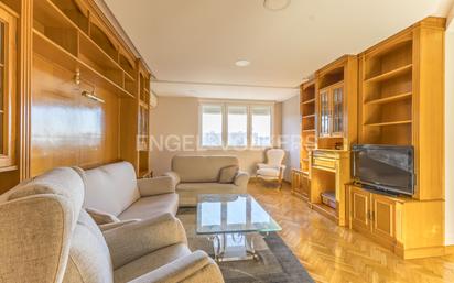 Living room of Apartment for sale in  Madrid Capital  with Air Conditioner, Heating and Private garden