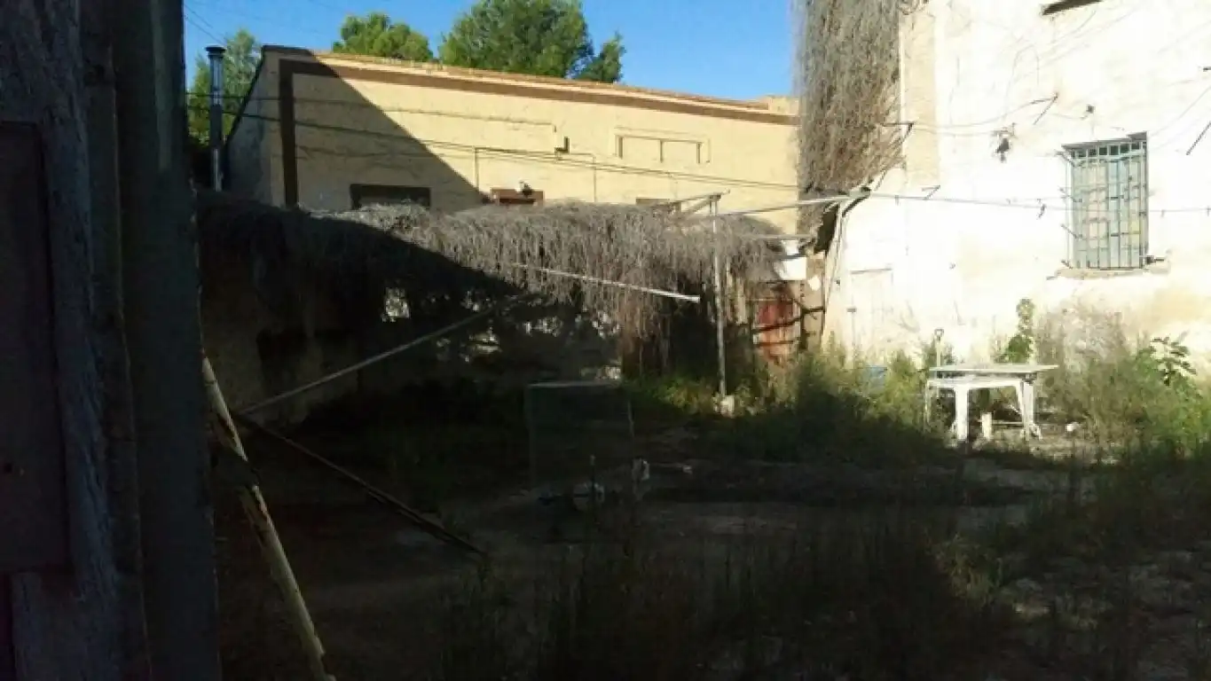 Vista exterior de Finca rústica en venda en Épila amb Jardí privat