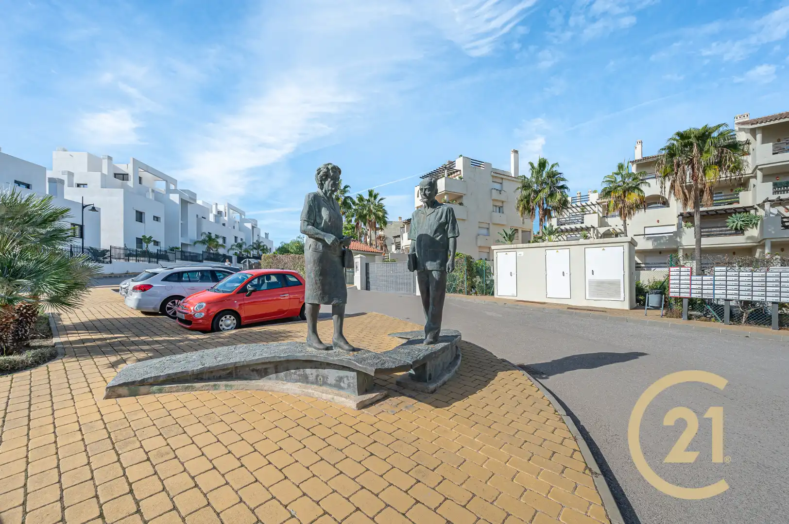 Vista exterior de Dúplex en venda en Estepona amb Aire condicionat, Terrassa i Moblat