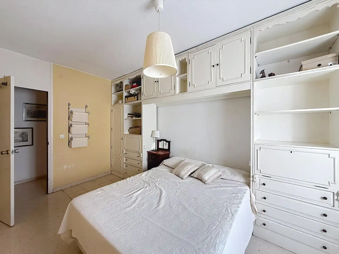 Habitación de Piso en venta en Sevilla con Aire acondicionado, Jardín privado y Trastero