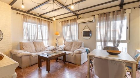 Casa adosada en urbanización con piscina junto al Ferial
