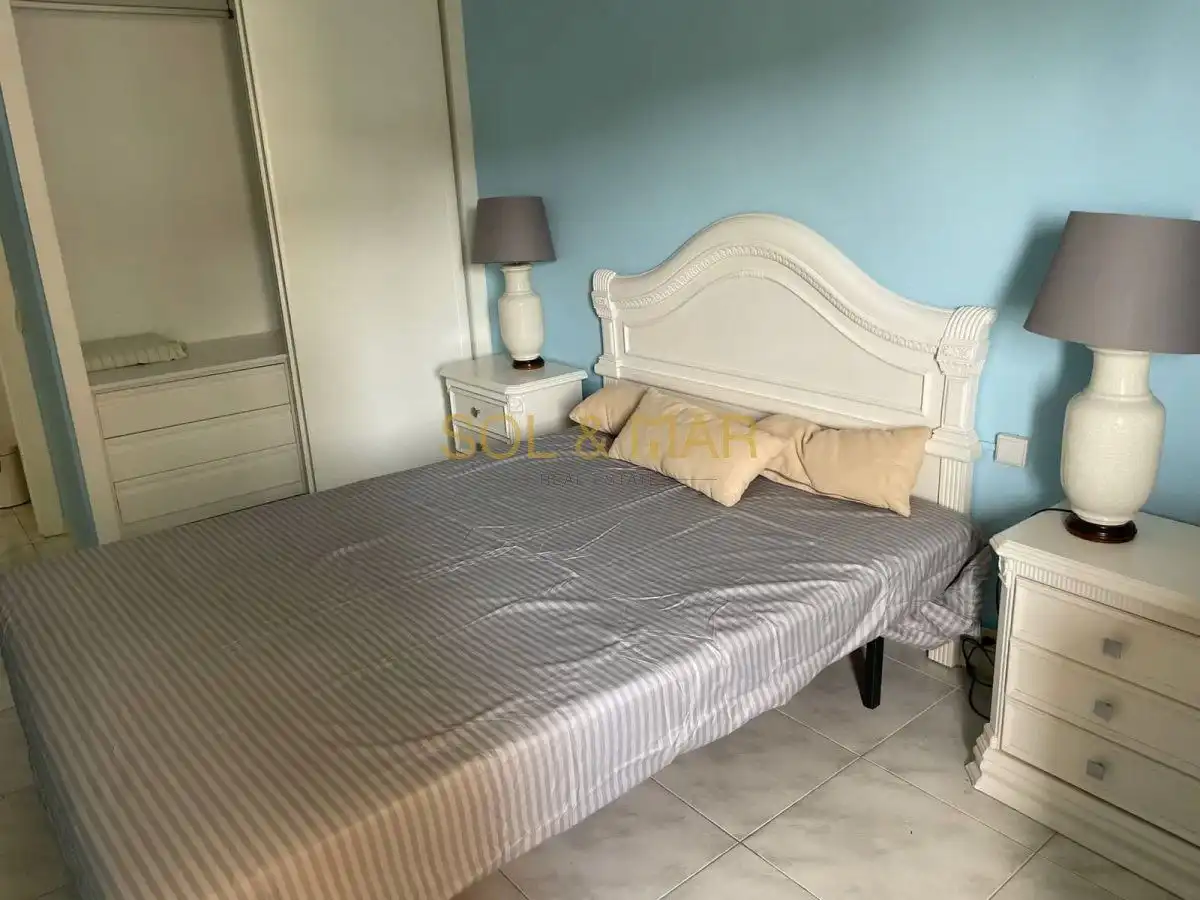 Dormitori de Apartament de lloguer en Benalmádena amb Aire condicionat i Terrassa