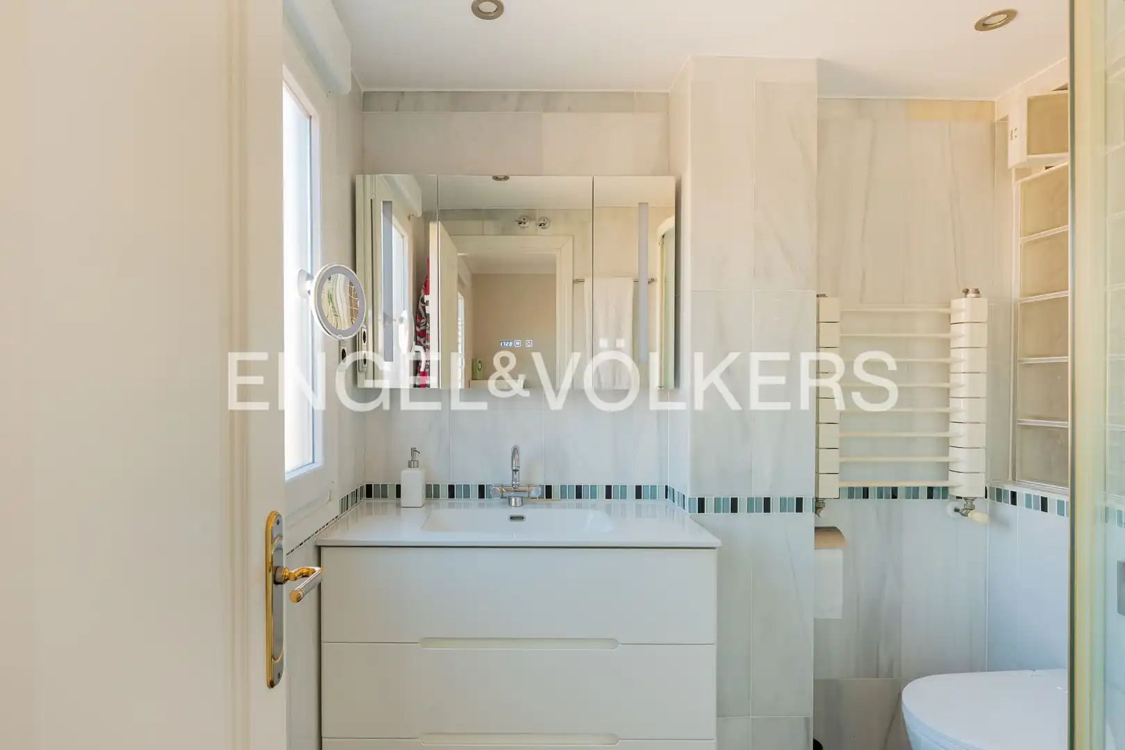 Baño de Ático en venta en Madrid con Aire acondicionado, Calefacción y Jardín privado