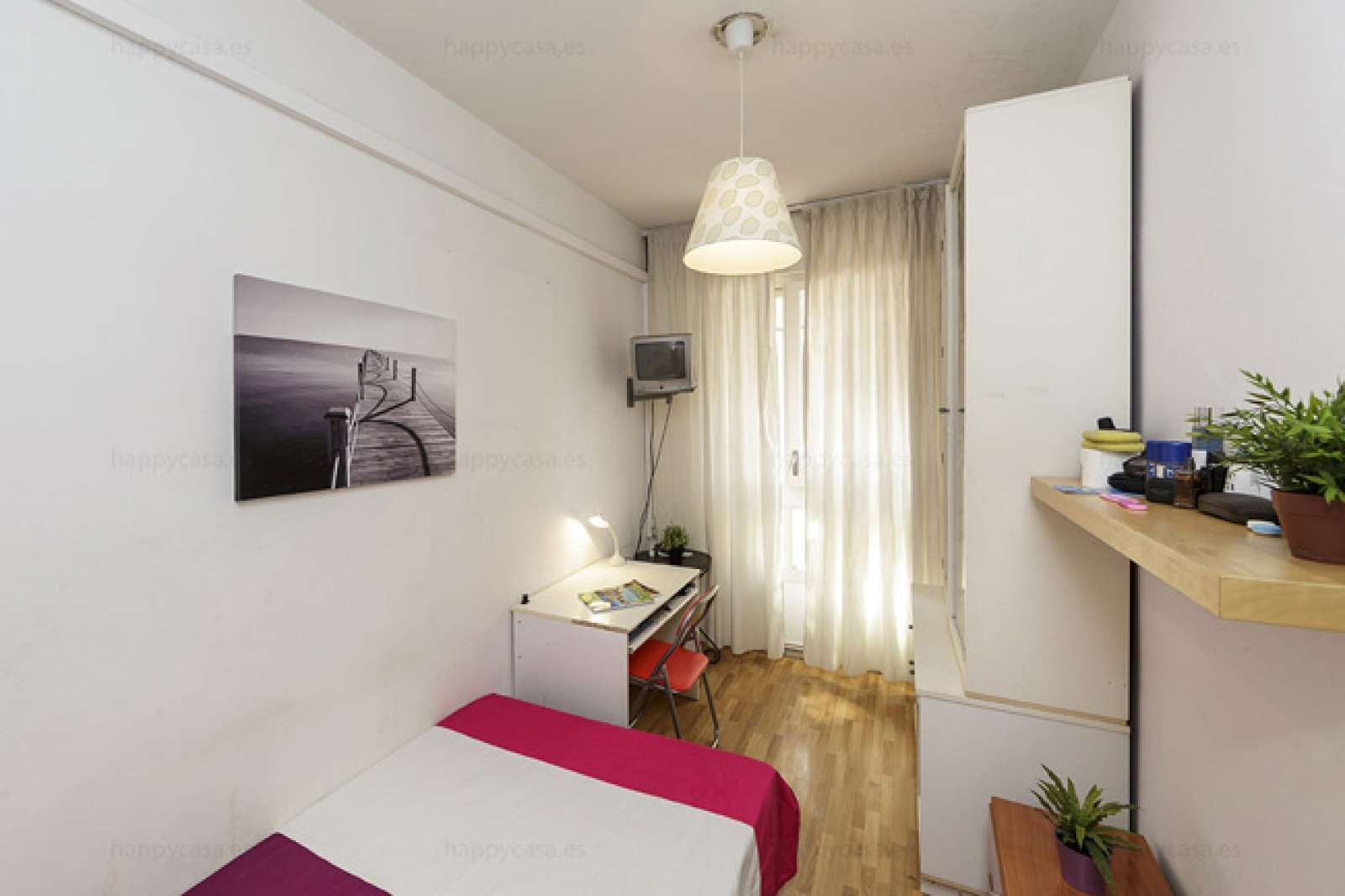 Bedroom of Flat to share in  Barcelona Capital  with Air Conditioner and Terrace