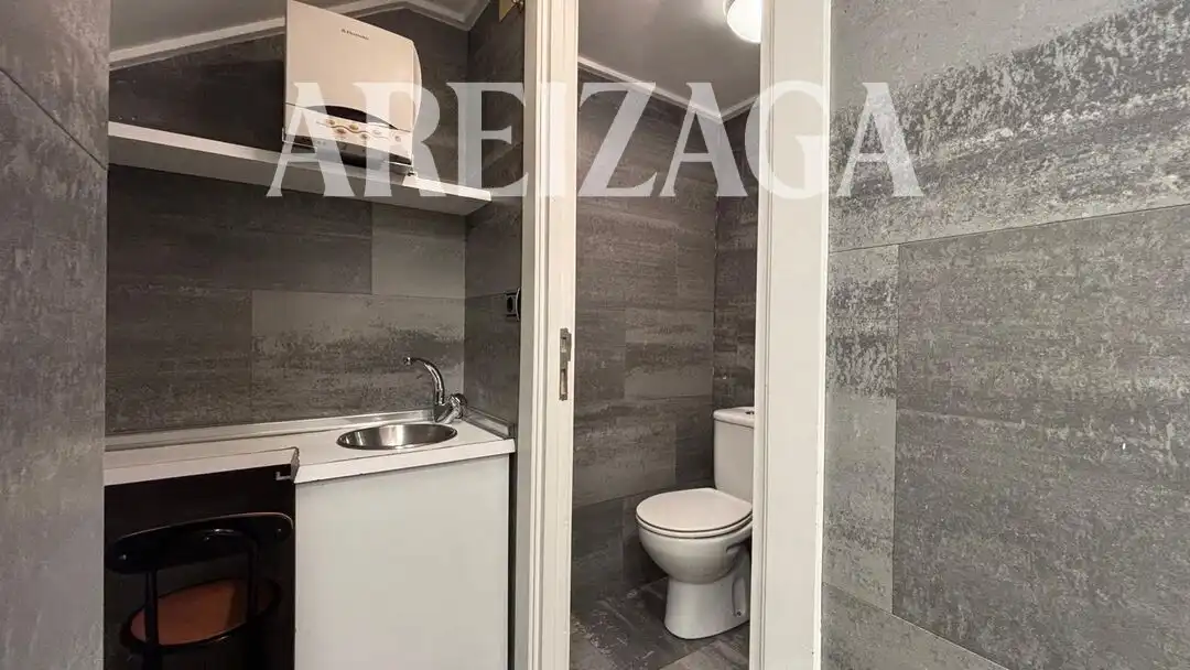 Bathroom of Commercial properties for rent in Donostia - San Sebastián   with Air Conditioner and Furnished