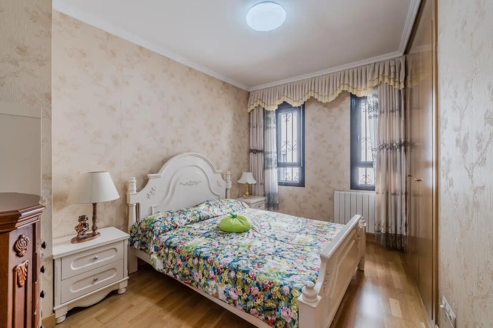 Habitación de Casa adosada en venta en Carabanchel