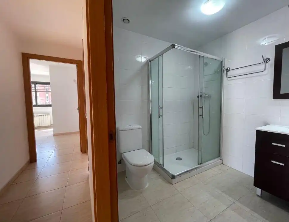 Badezimmer von Wohnung zur Miete in Igualada mit Heizung, Terrasse und Abstellraum