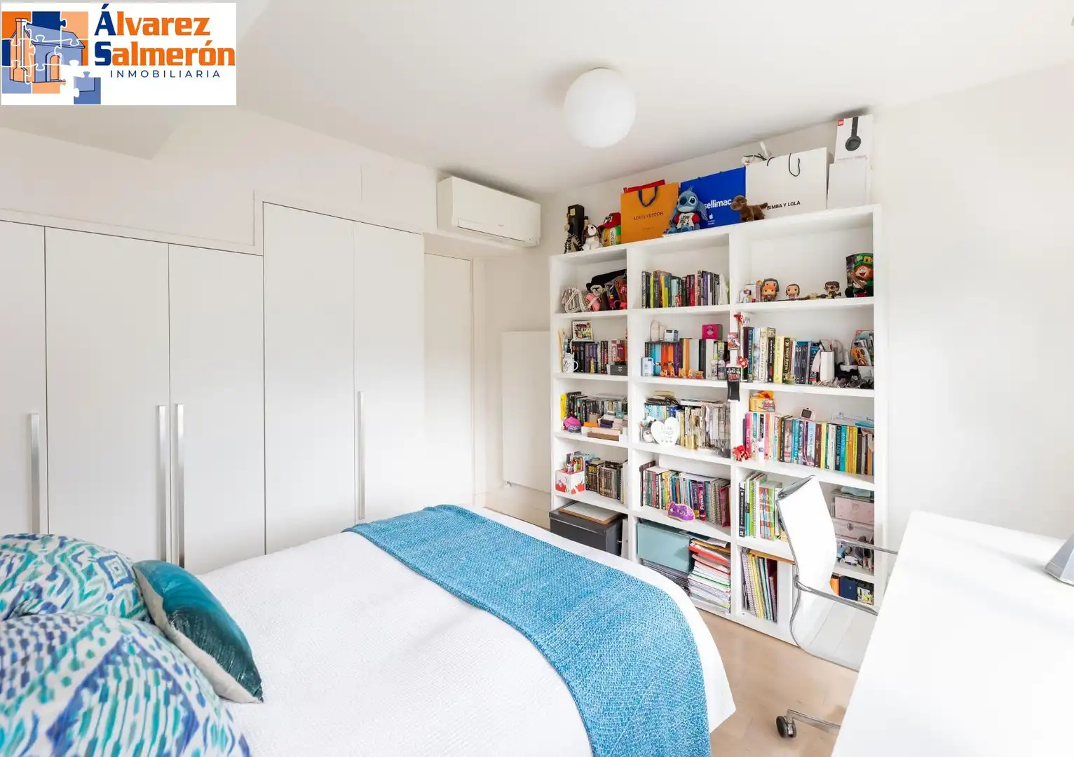 Bedroom of Flat for sale in Granada  with Air Conditioner