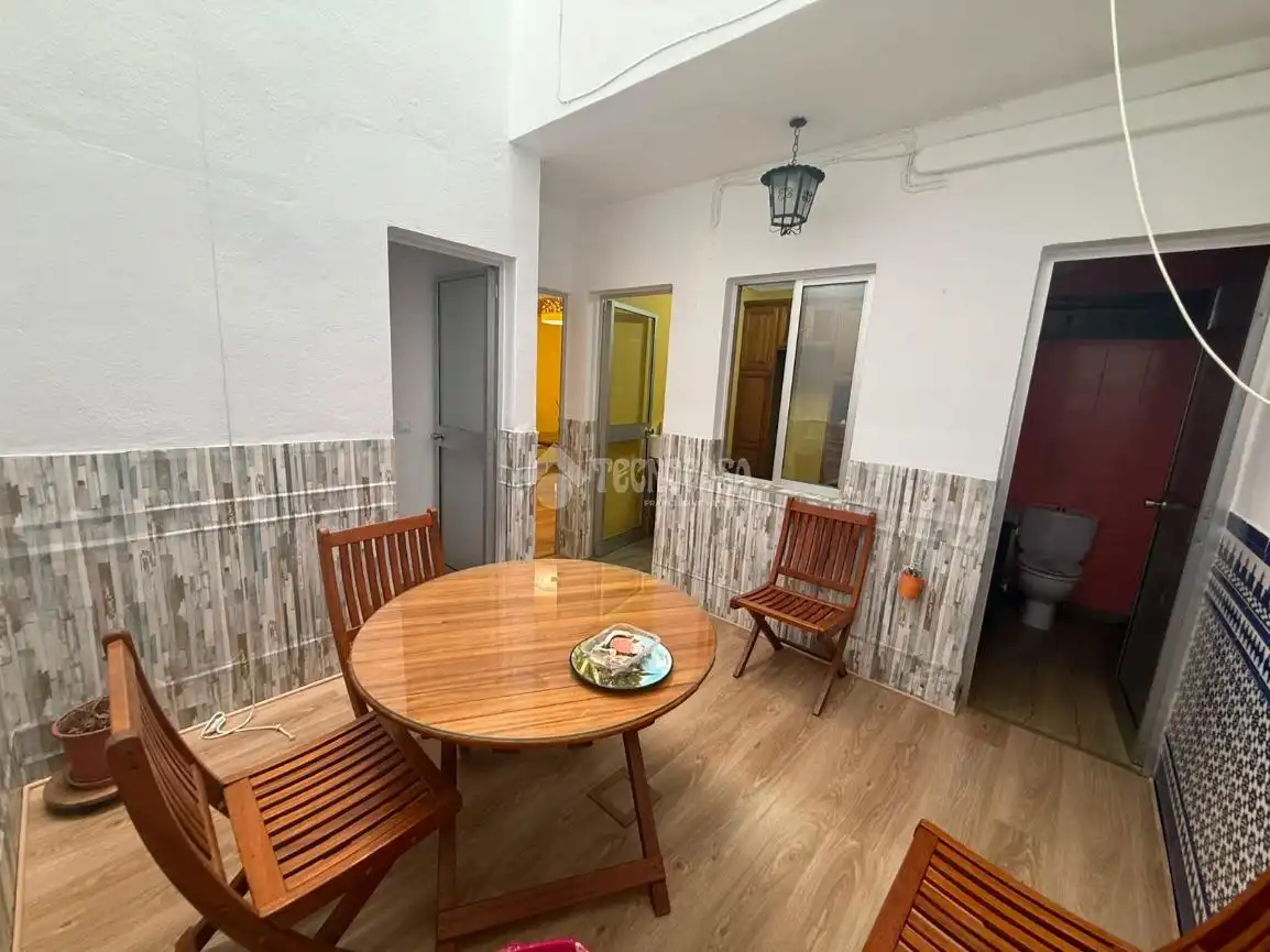 Terrasse von Einfamilien-Reihenhaus zum Verkauf in La Puebla de Cazalla mit Klimaanlage, Terrasse und Balkon
