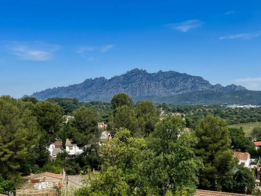Vista exterior de Casa o xalet en venda en Esparreguera amb Aire condicionat, Calefacció i Jardí privat
