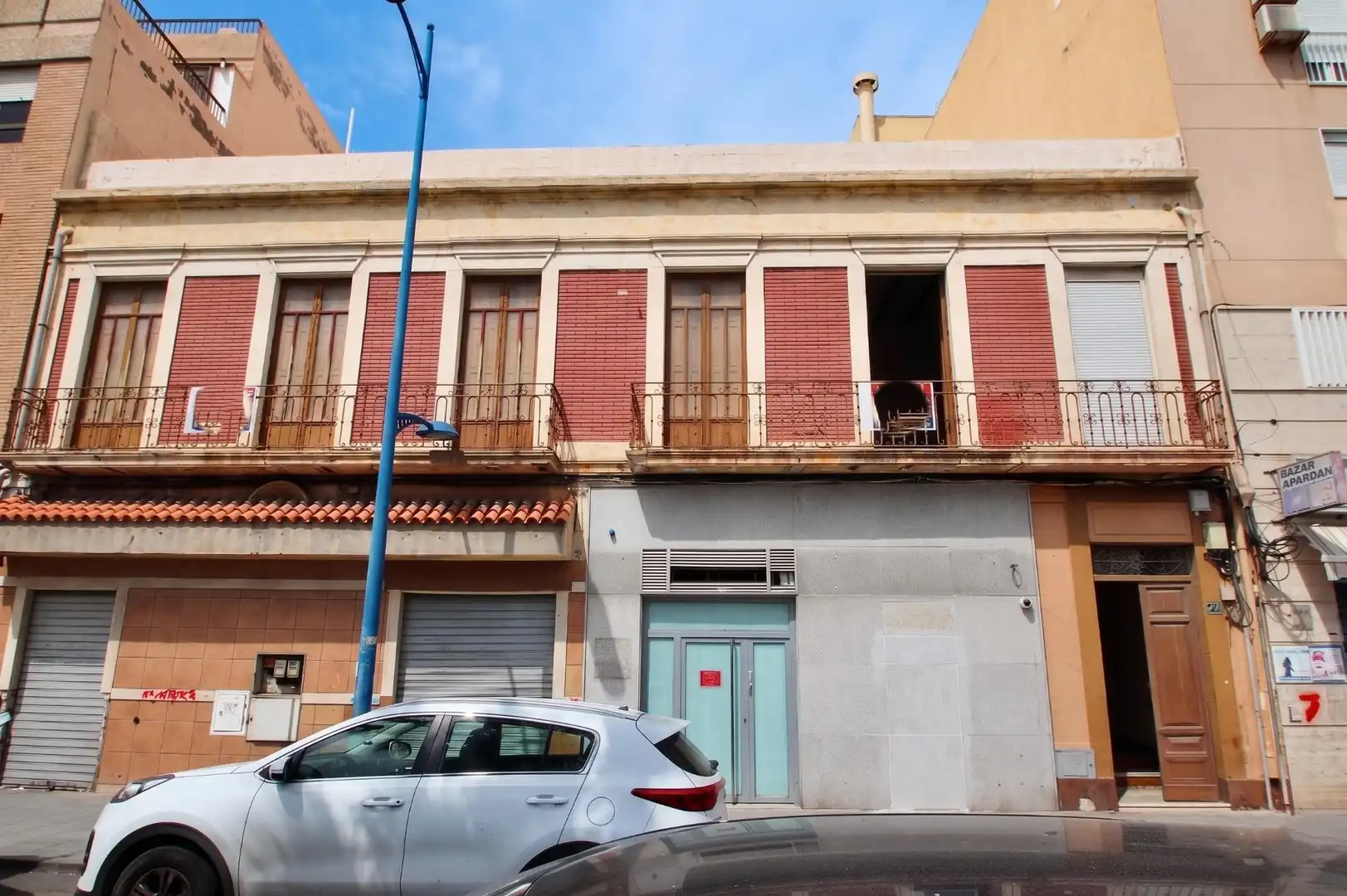 Außenansicht von Gebäude zum Verkauf in Almería