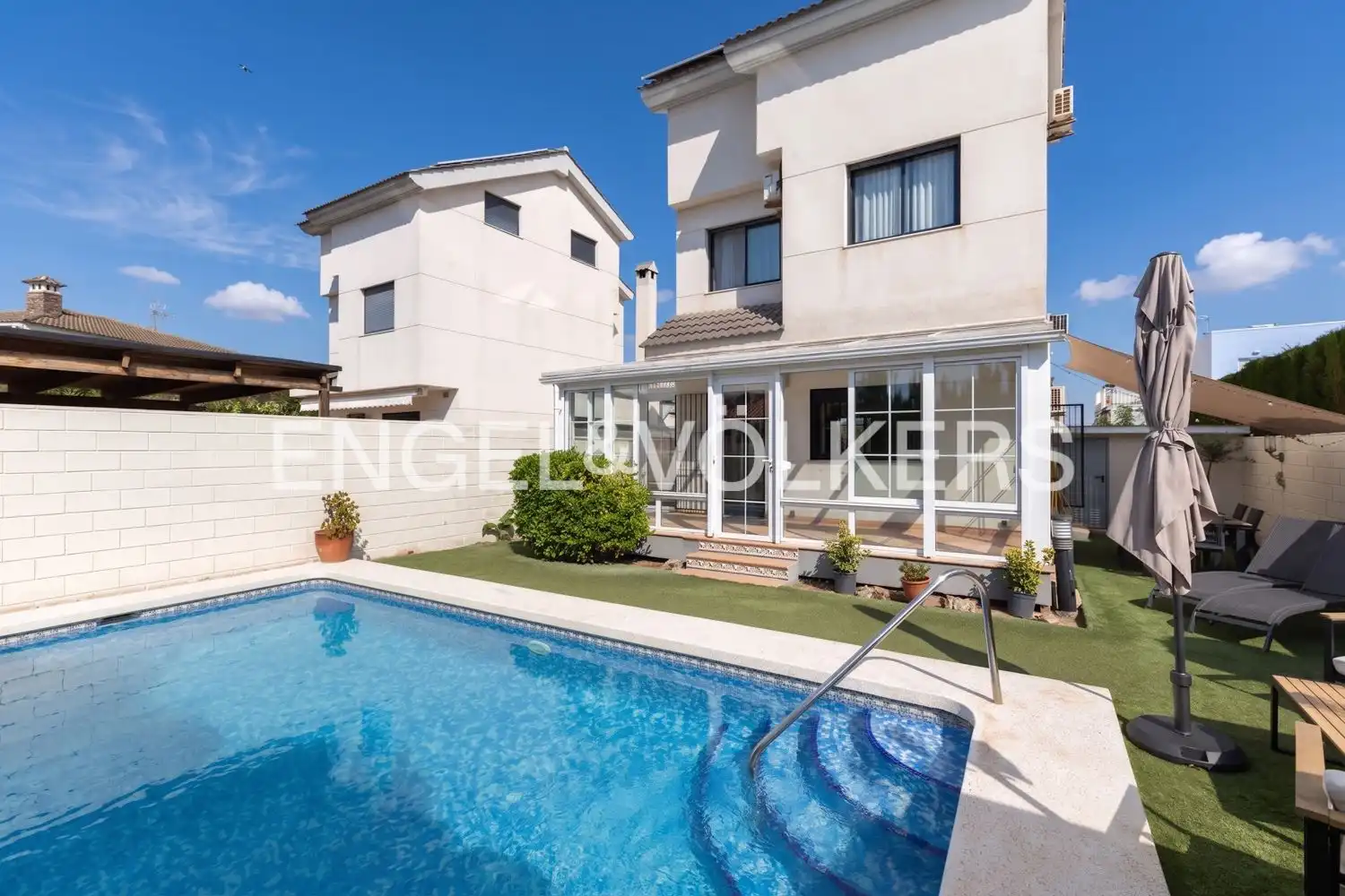 Vista exterior de Casa o xalet de lloguer en Daimús amb Aire condicionat, Calefacció i Terrassa