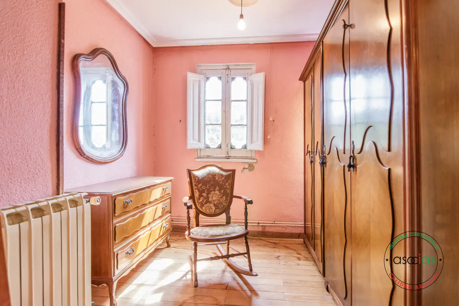 Habitación de Casa o chalet en venta en Las Regueras   con Calefacción y Jardín privado