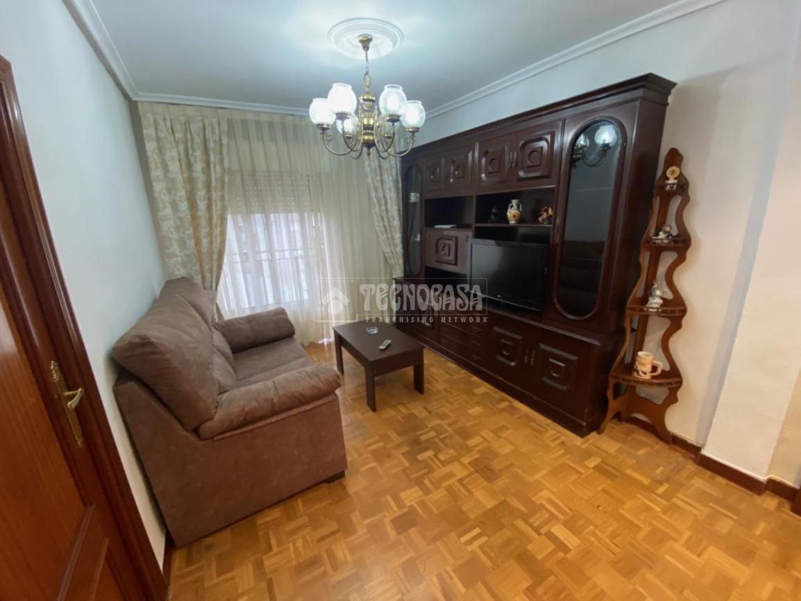 Living room of Flat for sale in Valladolid Capital  with Heating, Parquet flooring and Terrace