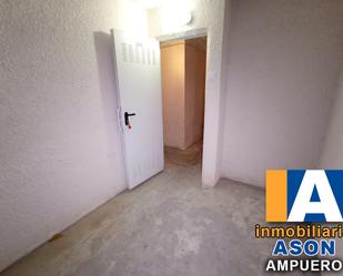 Box room to rent in Ampuero