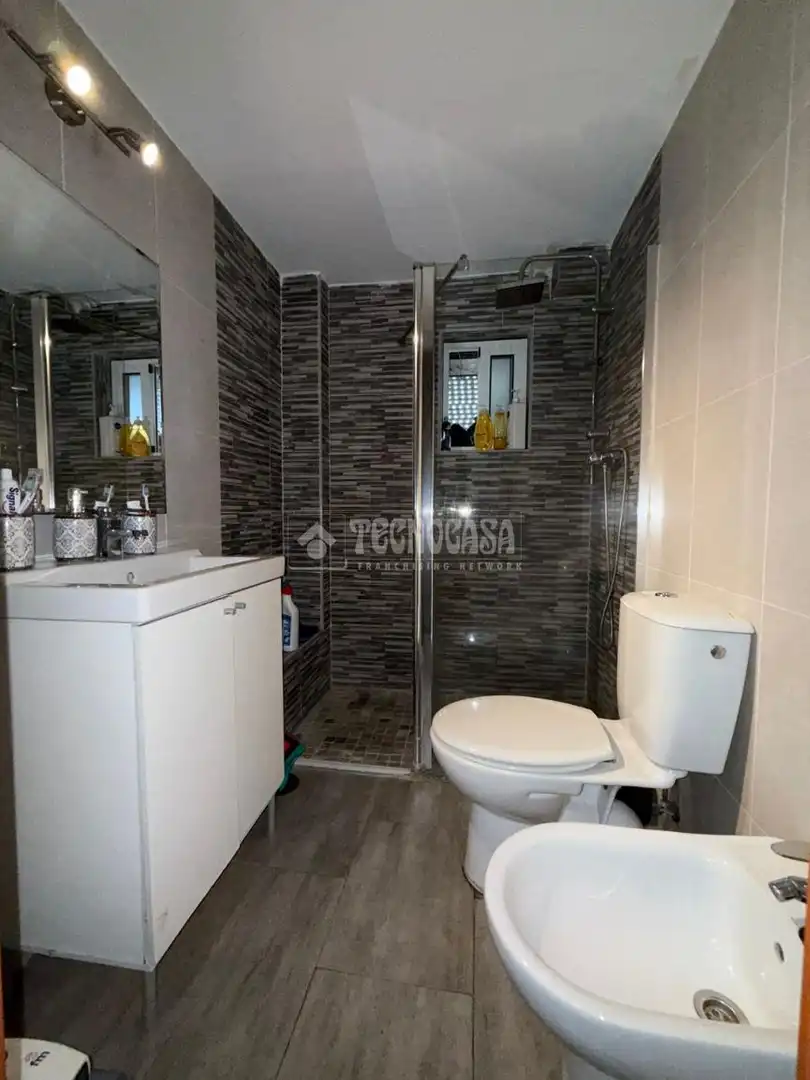 Bathroom of Flat for sale in Sevilla