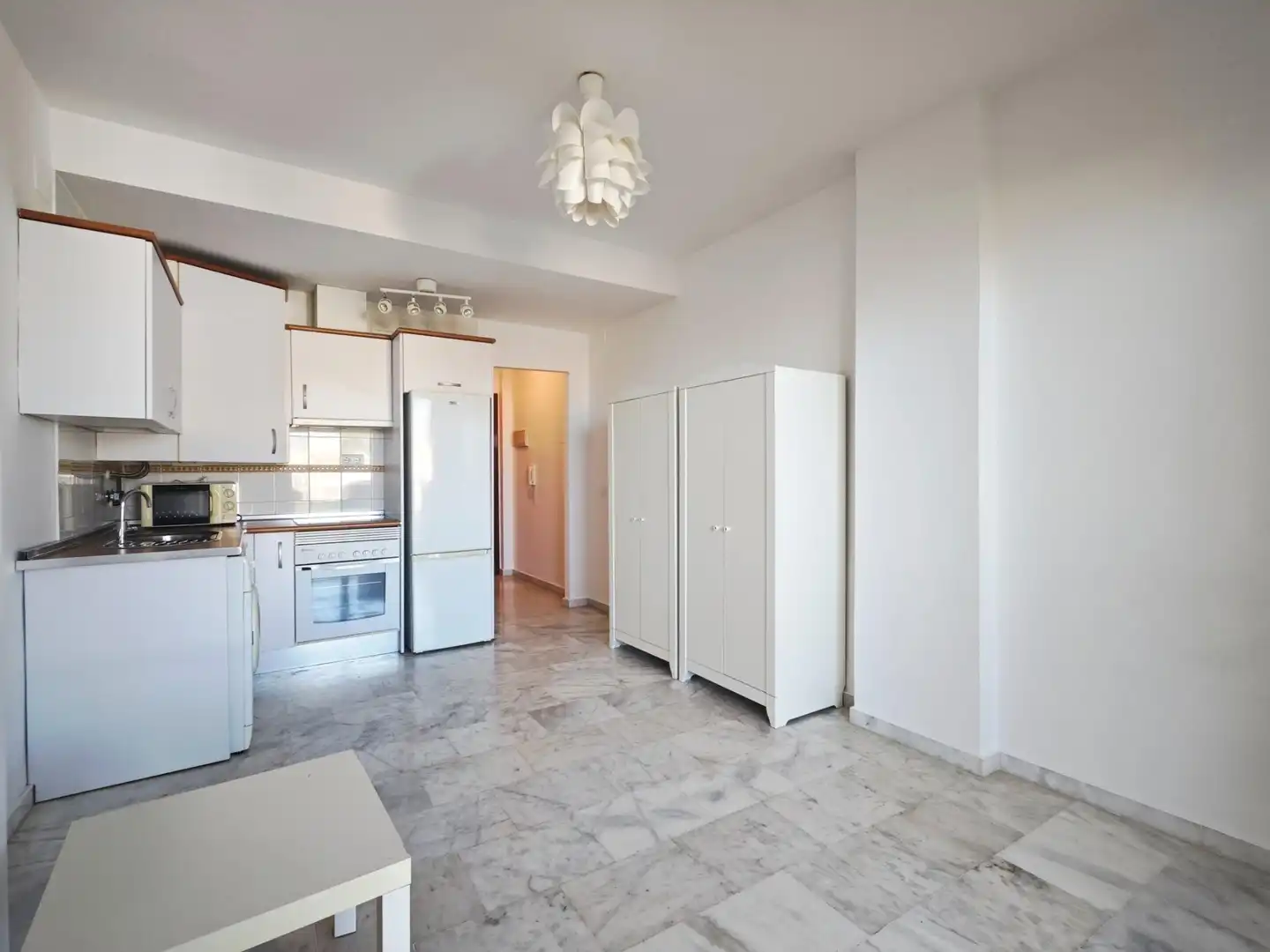 Cocina de Estudio de alquiler en Fuengirola con Aire acondicionado, Jardín privado y Terraza