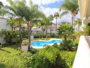 Maison mitoyenne avec piscine à louer à Río Real - Los Monteros