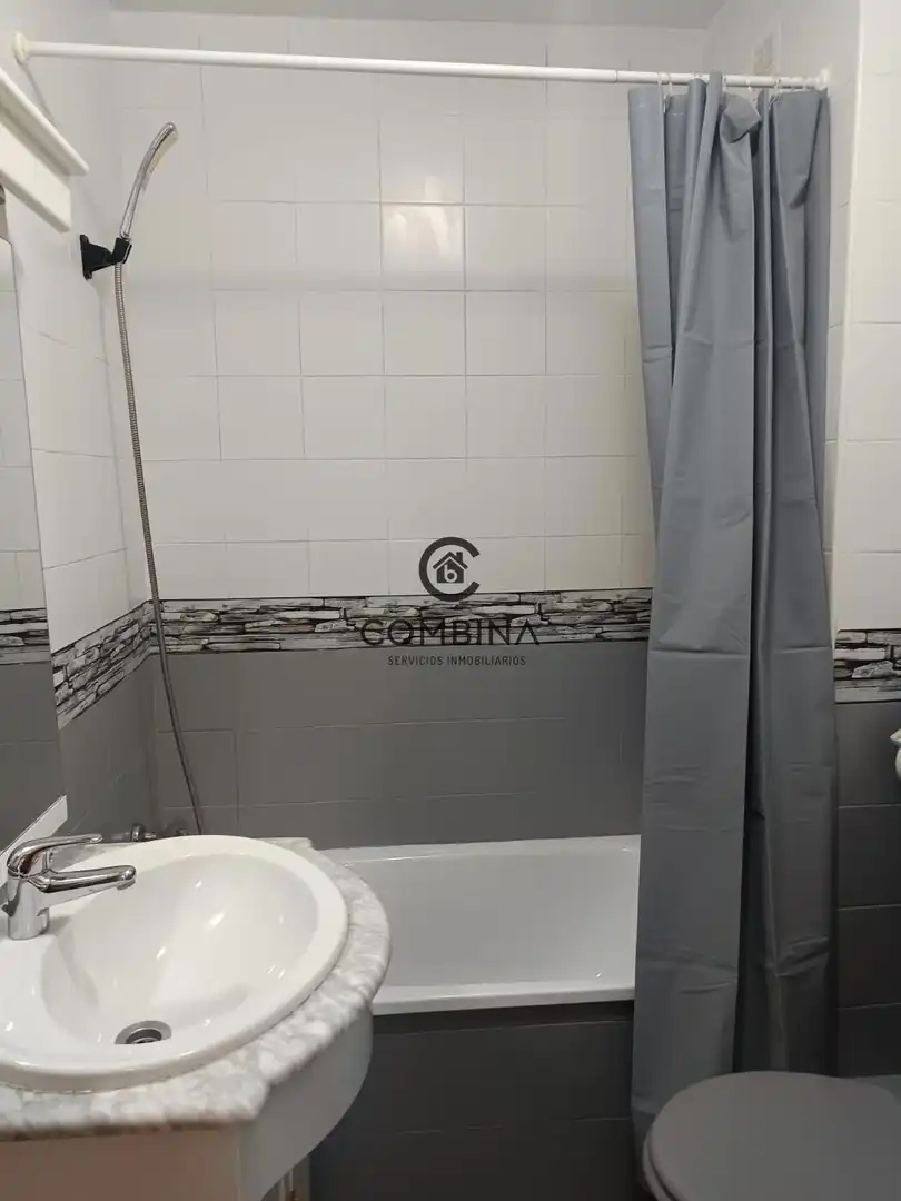 Bany de Pis en venda en Huelva amb Aire condicionat i Moblat