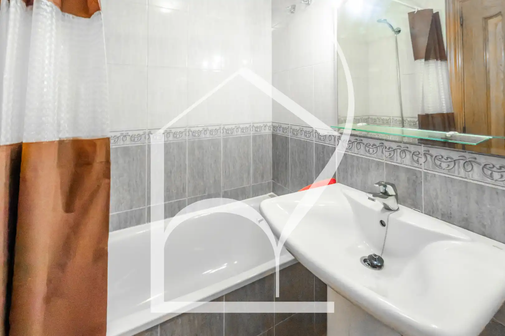 Baño de Piso de alquiler en Salamanca con Calefacción, Parquet y Amueblado