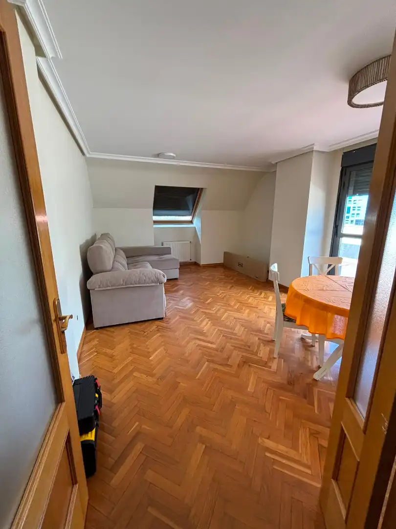 Àtic de lloguer en Oviedo  amb Calefacció, Parquet i Terrassa