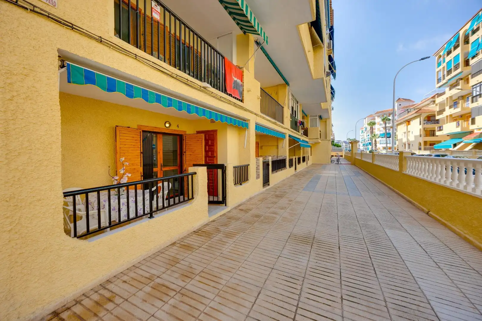 Außenansicht von Erdgeschoss zum Verkauf in Torrevieja mit Terrasse, Möbliert und Gemeinschaftspool