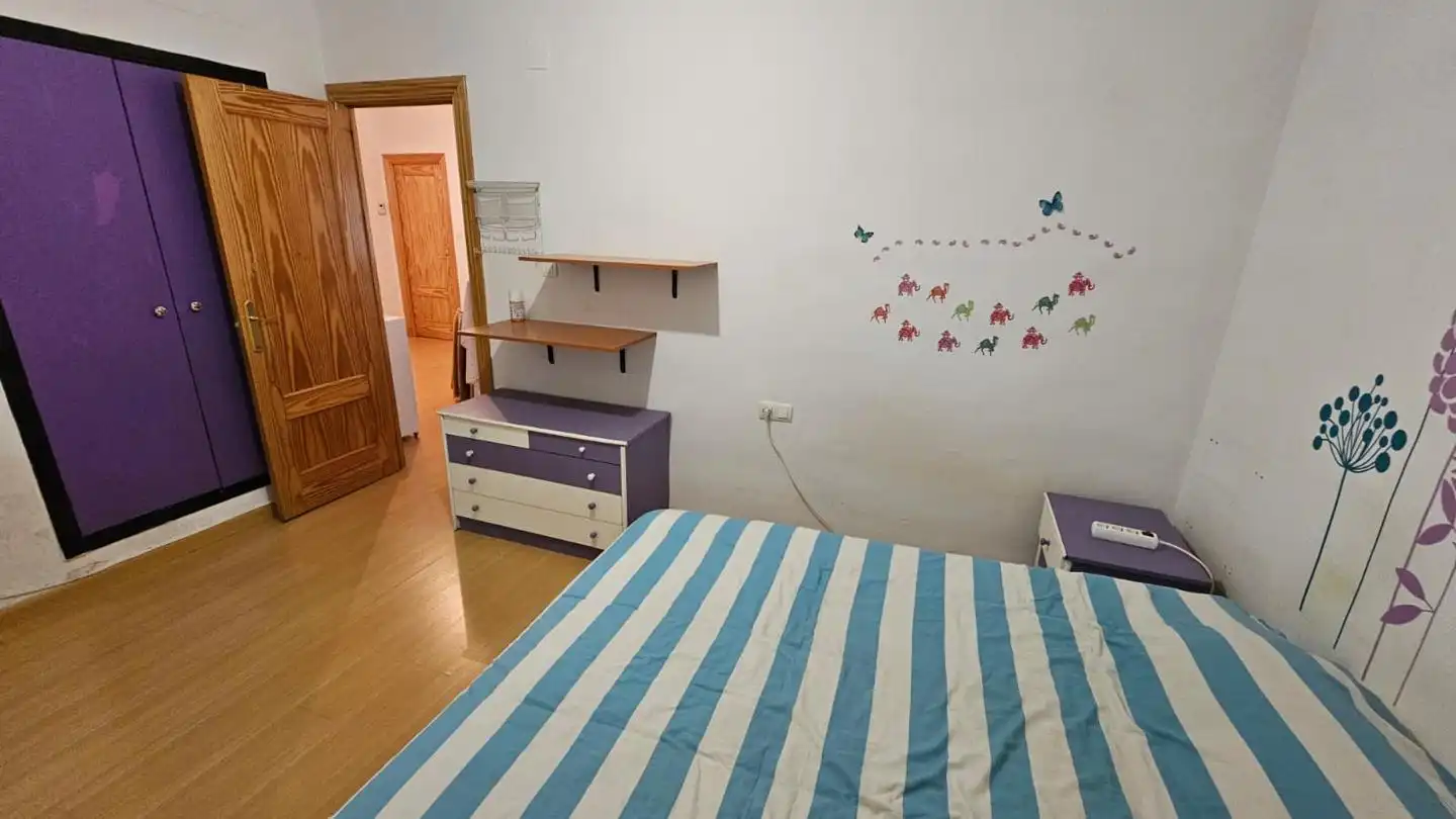 Schlafzimmer von Wohnung zum Verkauf in Granada mit Möbliert