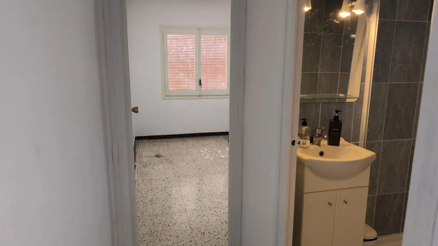 Bany de Casa adosada en venda en Sant Jaume d'Enveja amb Terrassa i Balcó