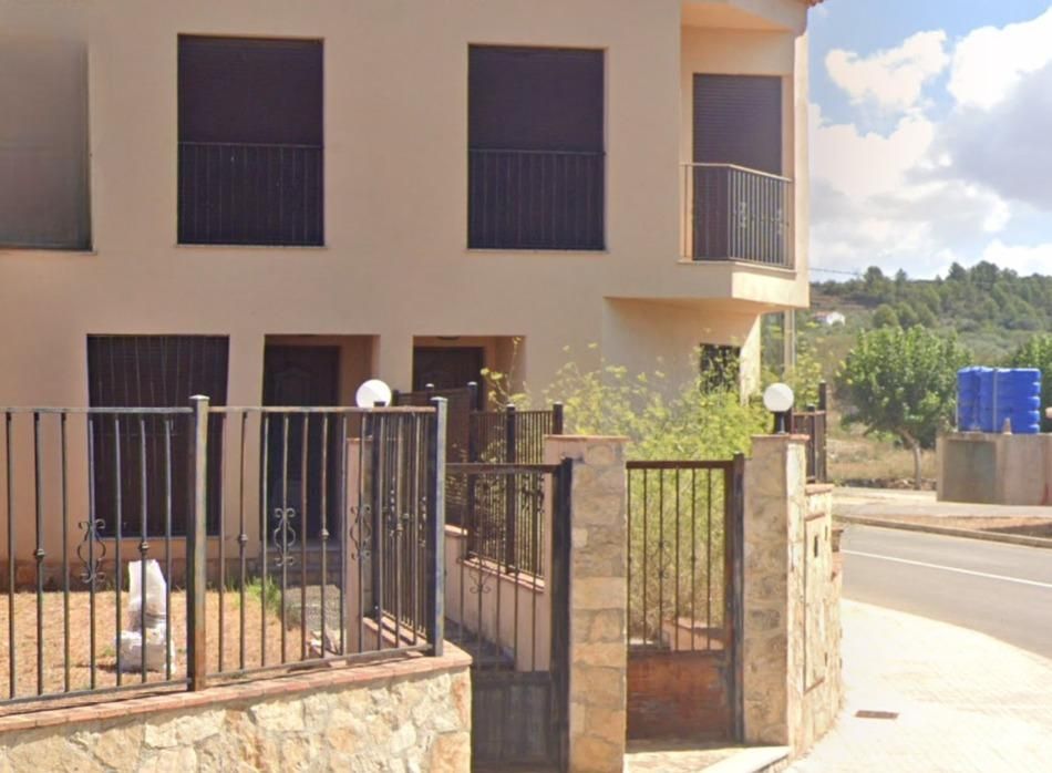Exterior view of Single-family semi-detached for sale in Vall d'Alba  with Heating, Private garden and Terrace