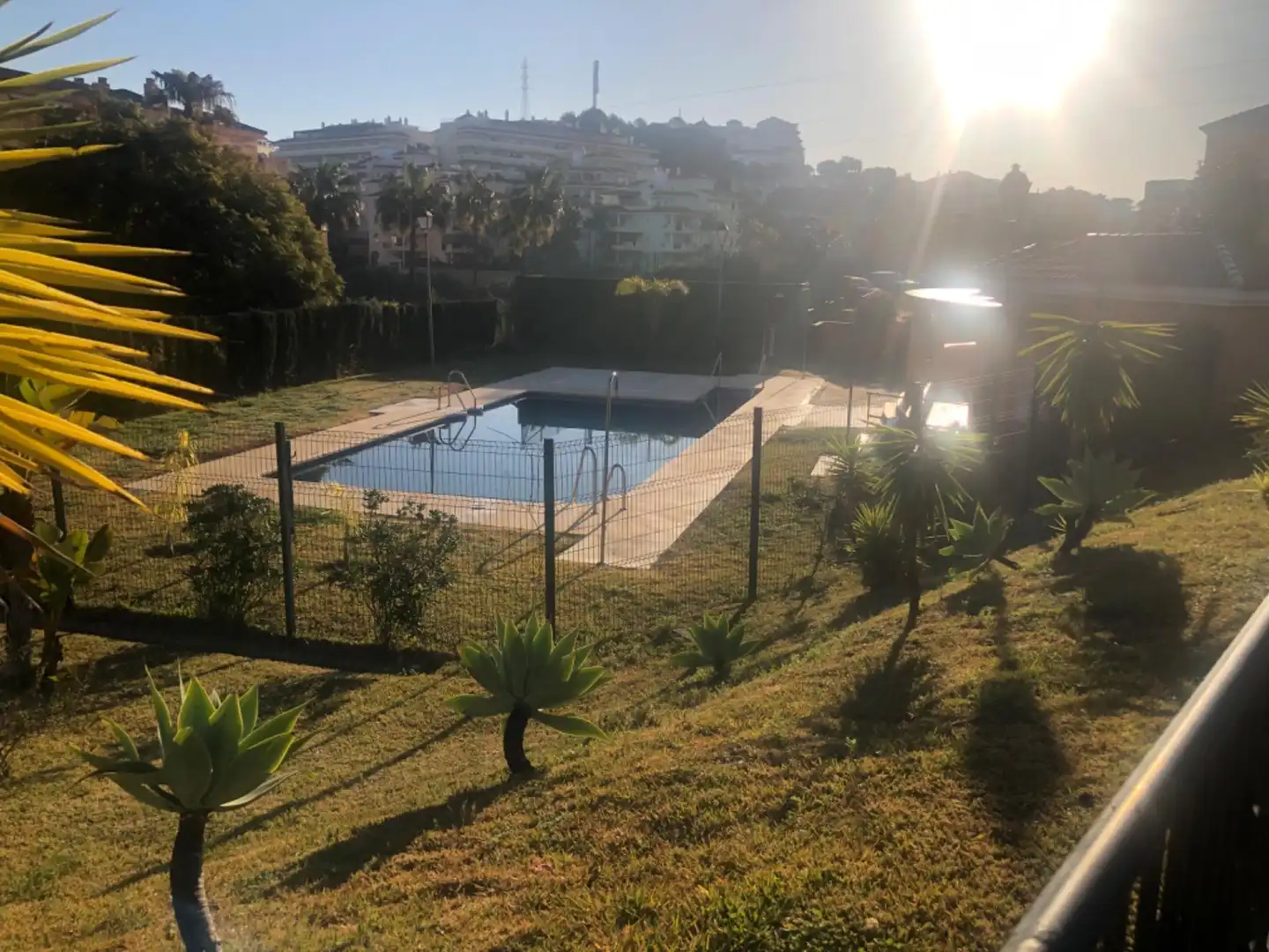 Piscina de Casa adosada en venta en Mijas con Aire acondicionado, Calefacción y Jardín privado