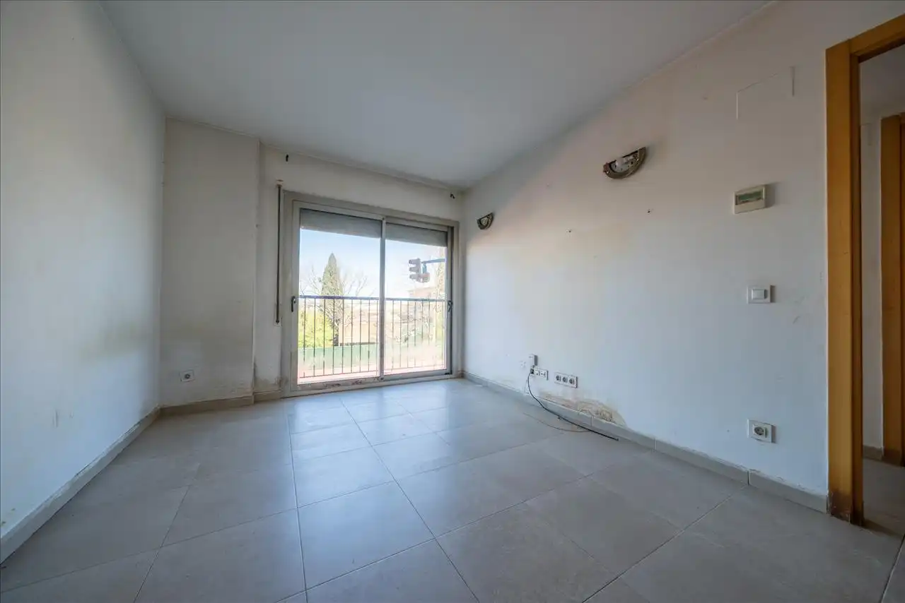 Habitación de Piso en venta en Celrà con Balcón